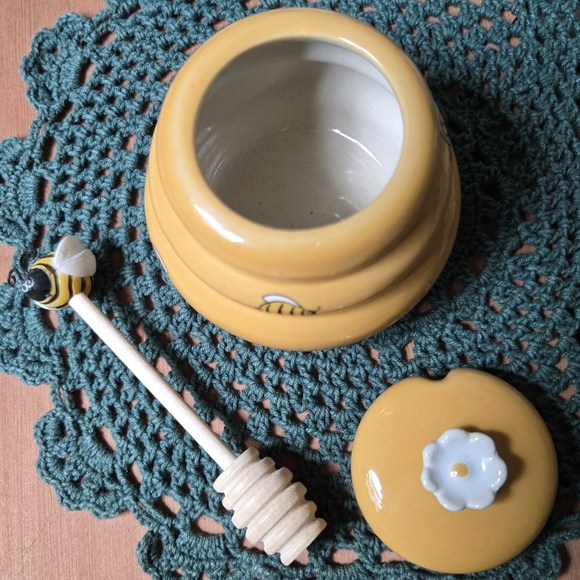 Ceramic Honey Miel Beehive Yellow Gold with Honey Dipper - Picture 3 of 12